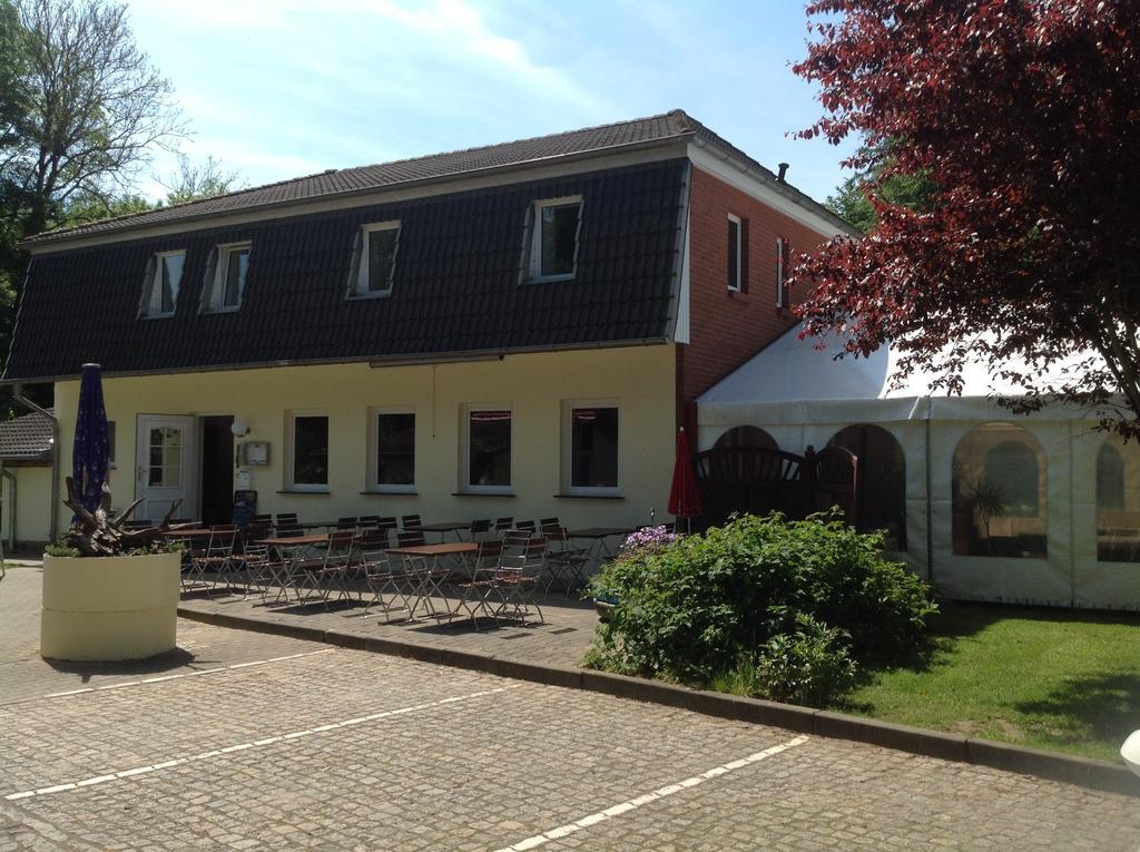 Café&Pension Am Brunnen Parchim Exterior foto