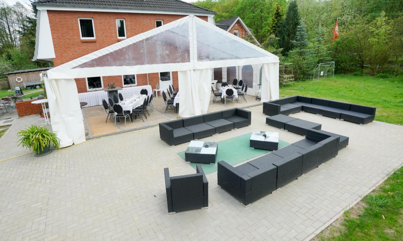 Café&Pension Am Brunnen Parchim Exterior foto